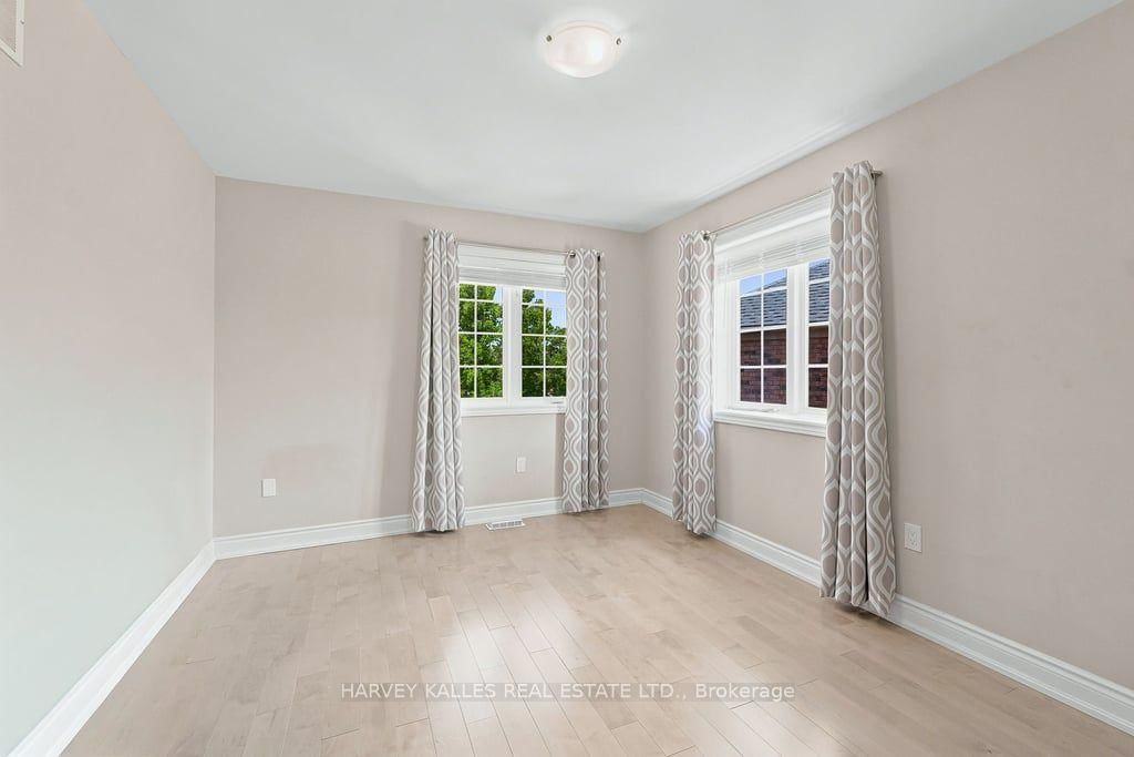 2033 Redstone Crescent • Oakville, ON photo 21