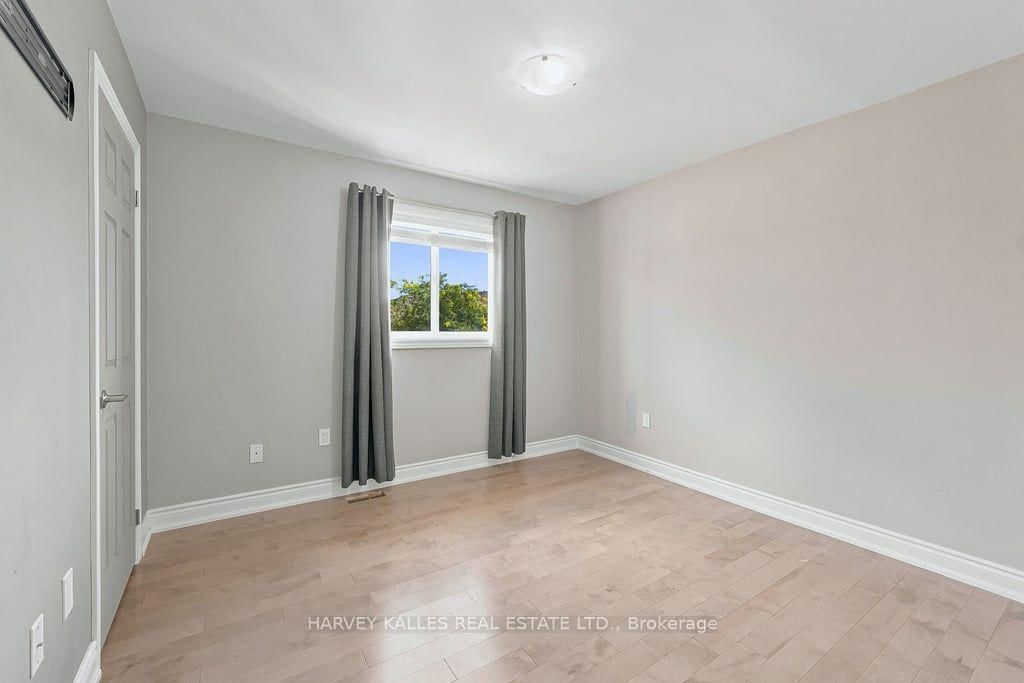 2033 Redstone Crescent • Oakville, ON photo 23