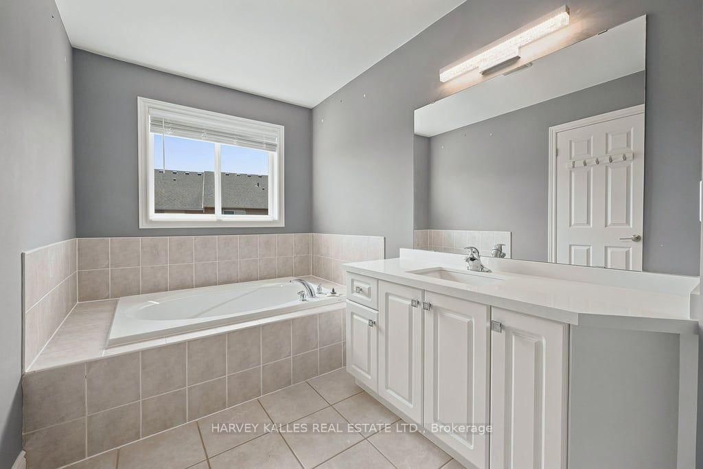 2033 Redstone Crescent • Oakville, ON photo 25