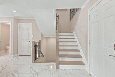 2033 Redstone Crescent • Oakville, ON photo 5