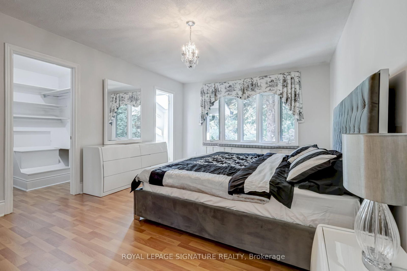 383 Maplehurst Avenue • Oakville, ON photo 10
