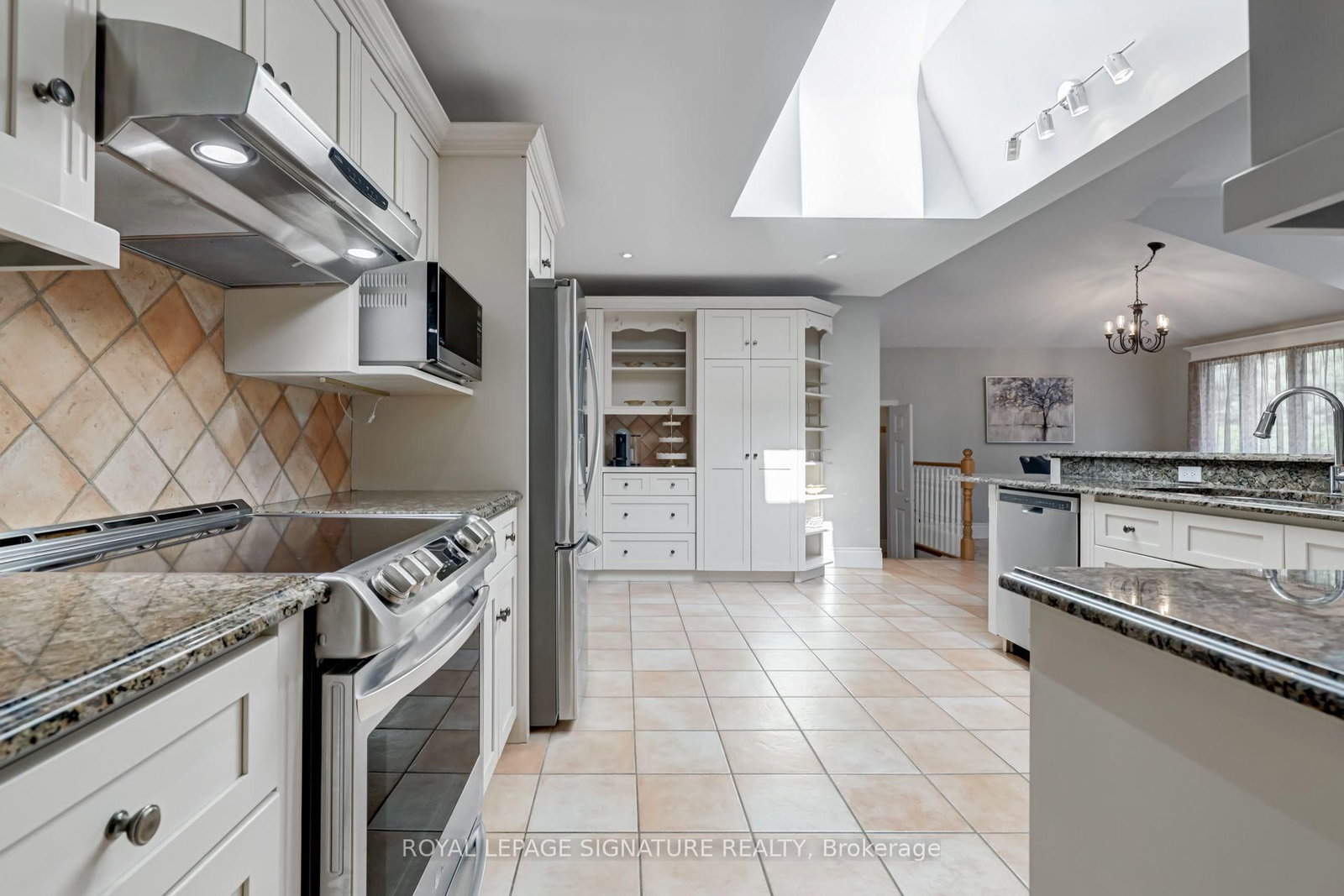 383 Maplehurst Avenue • Oakville, ON photo 11