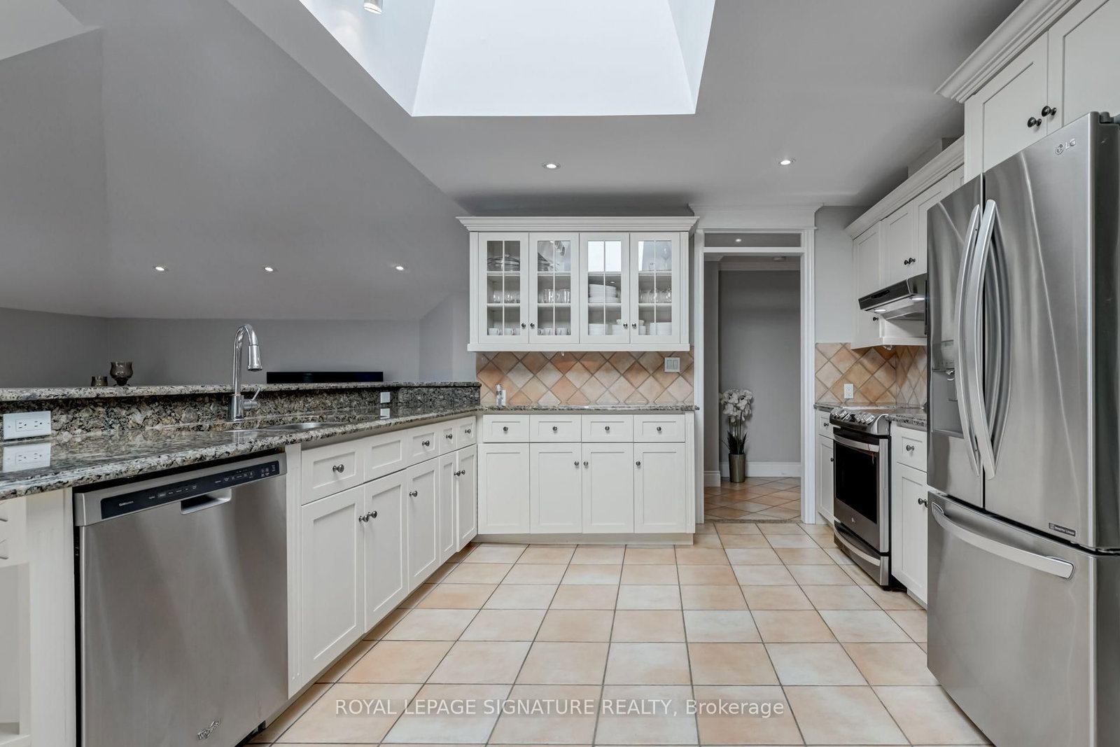 383 Maplehurst Avenue • Oakville, ON photo 12