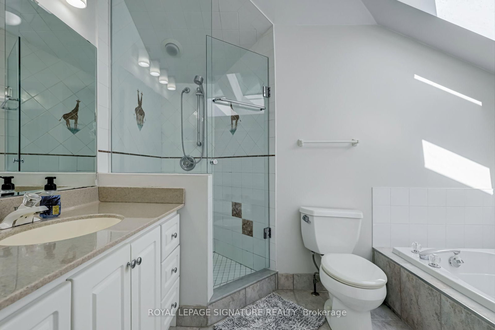 383 Maplehurst Avenue • Oakville, ON photo 14