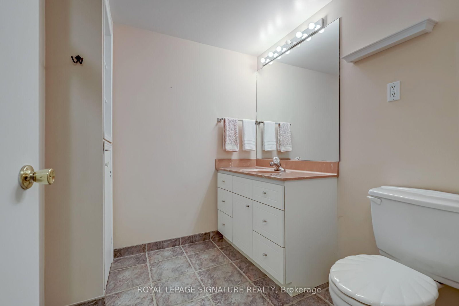 383 Maplehurst Avenue • Oakville, ON photo 24
