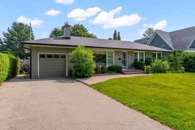 383 Maplehurst Avenue • Oakville, ON photo 3