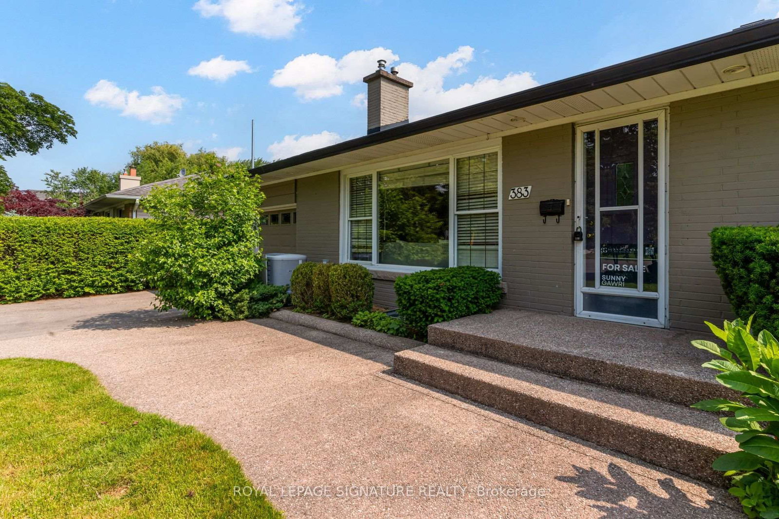 383 Maplehurst Avenue • Oakville, ON photo 5