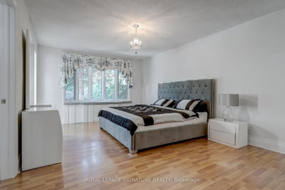 383 Maplehurst Avenue • Oakville, ON photo 8