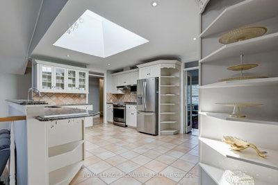 383 Maplehurst Avenue • Oakville, ON photo 9