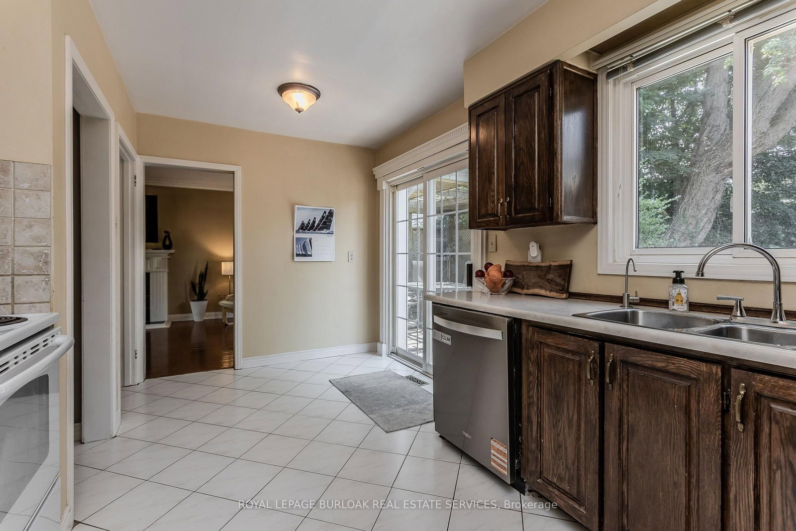 274 Belvenia Road • Burlington, ON photo 10