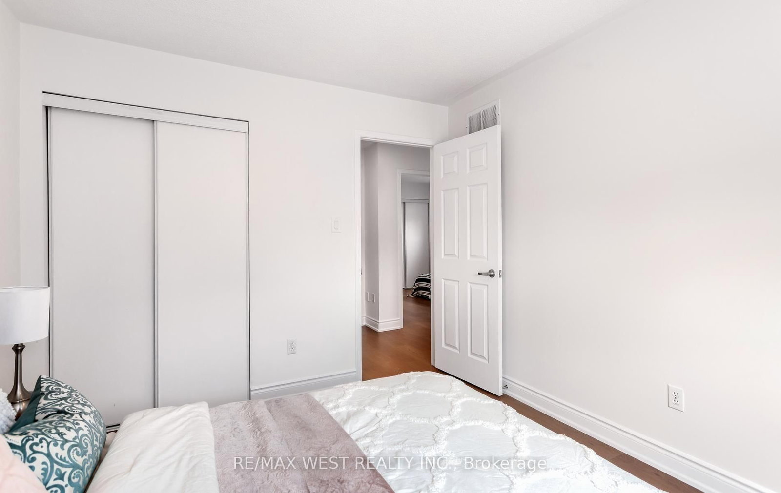5239 Bushelgrove Circle • Mississauga, ON photo 28