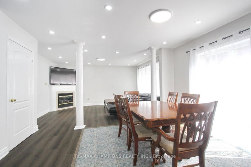 28 Egypt Brampton,ON L6R 2W3 — Photo 11
