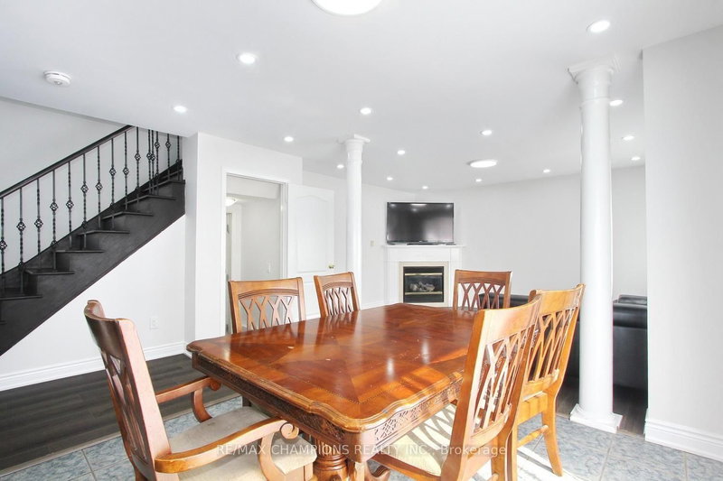 28 Egypt Brampton,ON L6R 2W3 — Photo 12