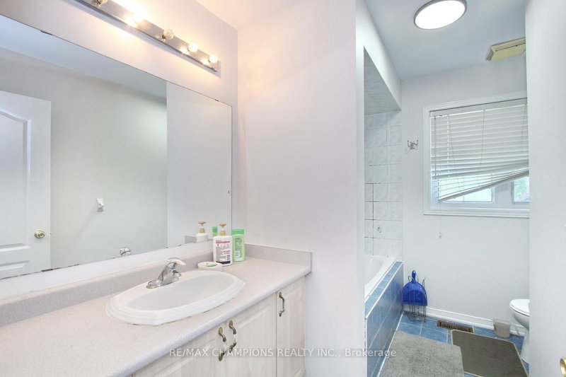 28 Egypt Brampton,ON L6R 2W3 — Photo 27