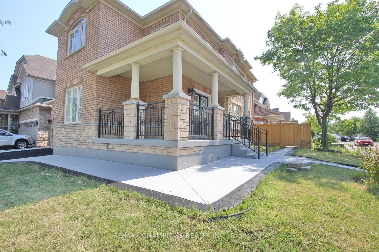 28 Egypt Brampton,ON L6R 2W3 — Photo 3