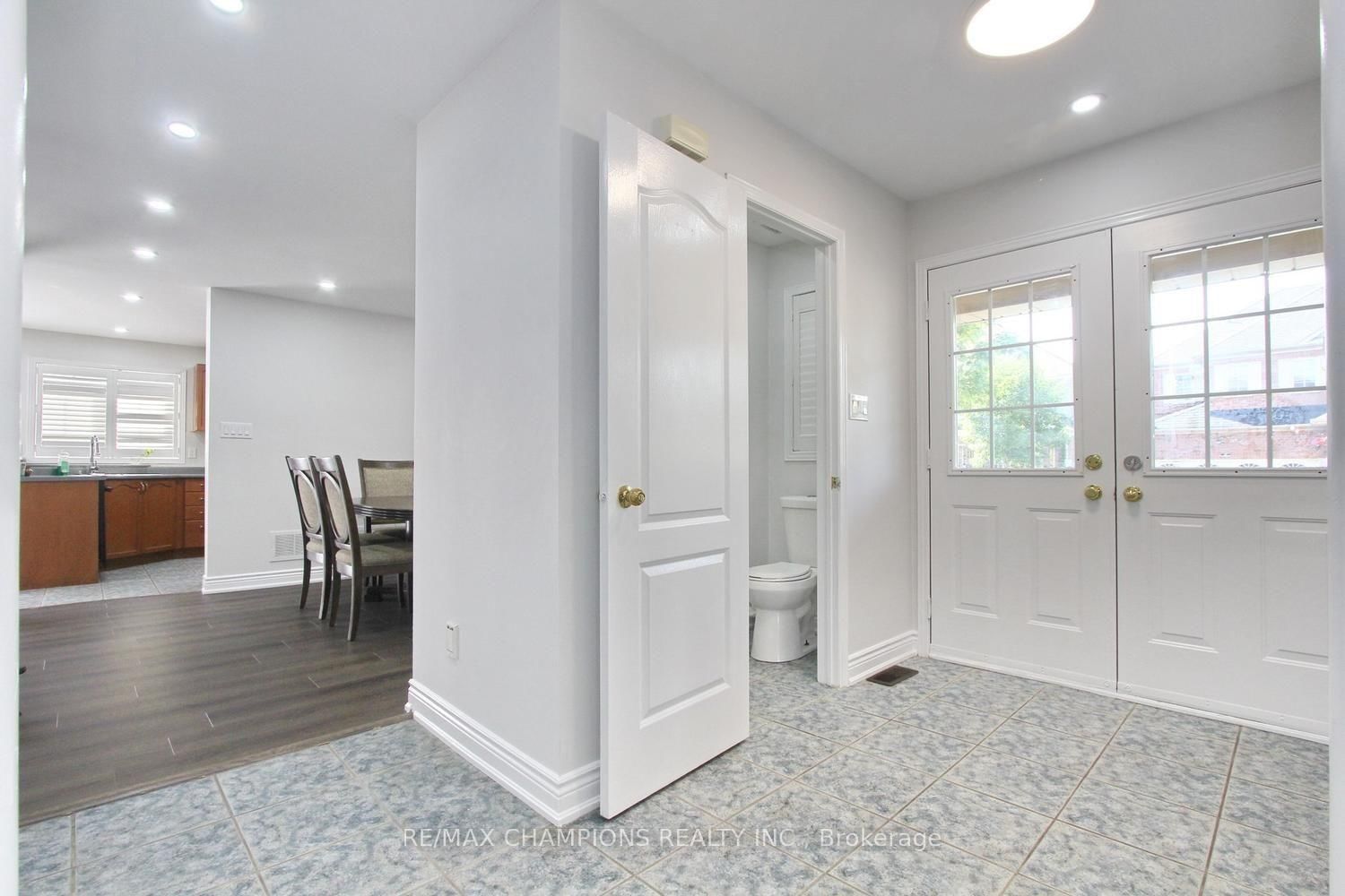 28 Egypt Brampton,ON L6R 2W3 — Photo 6