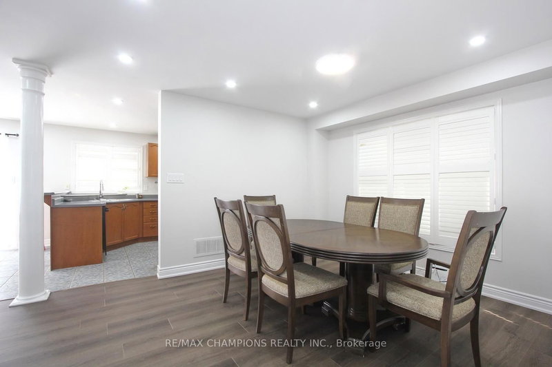 28 Egypt Brampton,ON L6R 2W3 — Photo 7