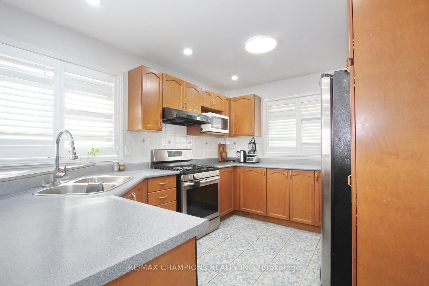 28 Egypt Brampton,ON L6R 2W3 — Photo 9