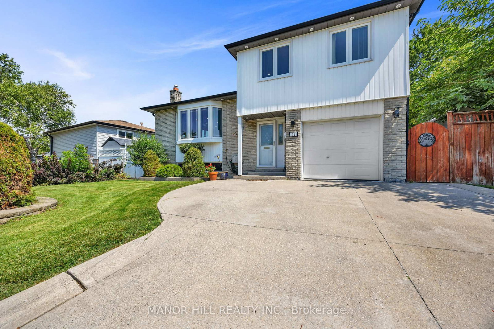 18 Greenbriar Brampton,ON L6S 1V9 — Photo 2