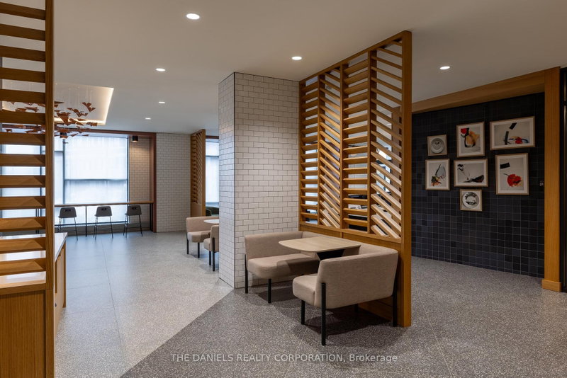 201 - 2495 Eglinton Avenue W