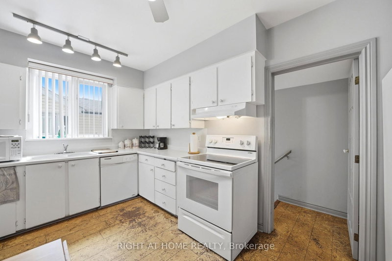 1290 Strathy Mississauga,ON L5E 2K8 — Photo 15