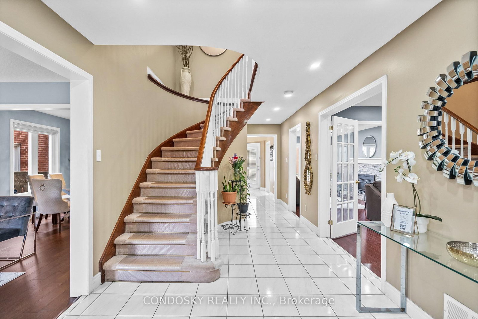6182 Duford Drive • Mississauga, ON photo 2