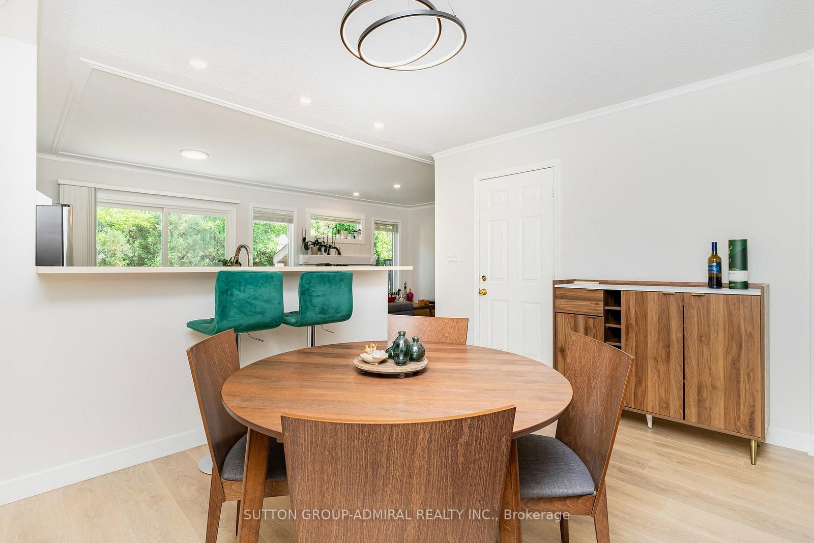 2225 Amberglen Court • Oakville, ON photo 12