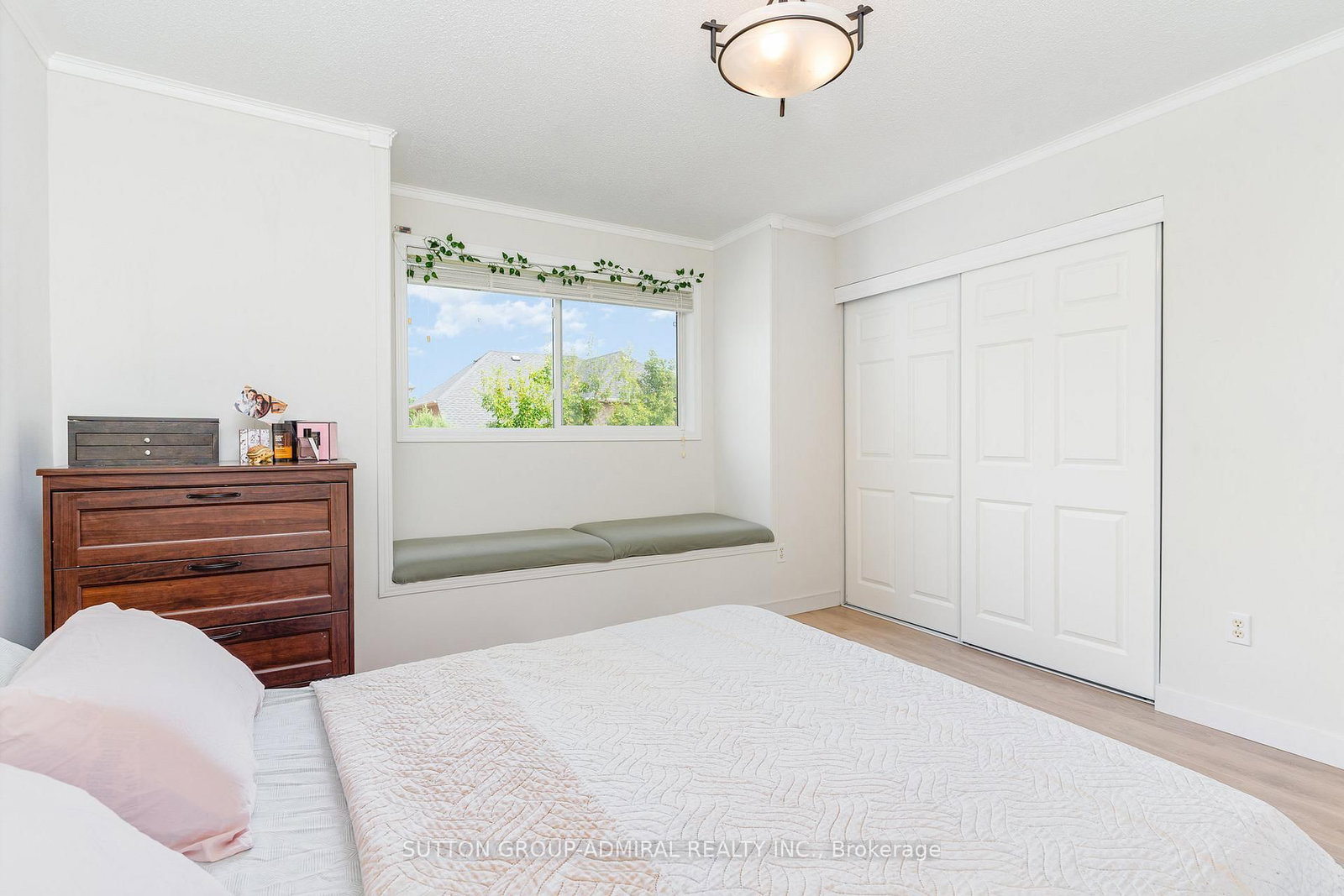 2225 Amberglen Court • Oakville, ON photo 25