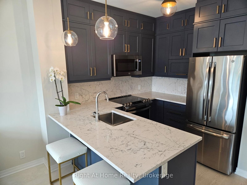 527 - 102 GROVEWOOD Common