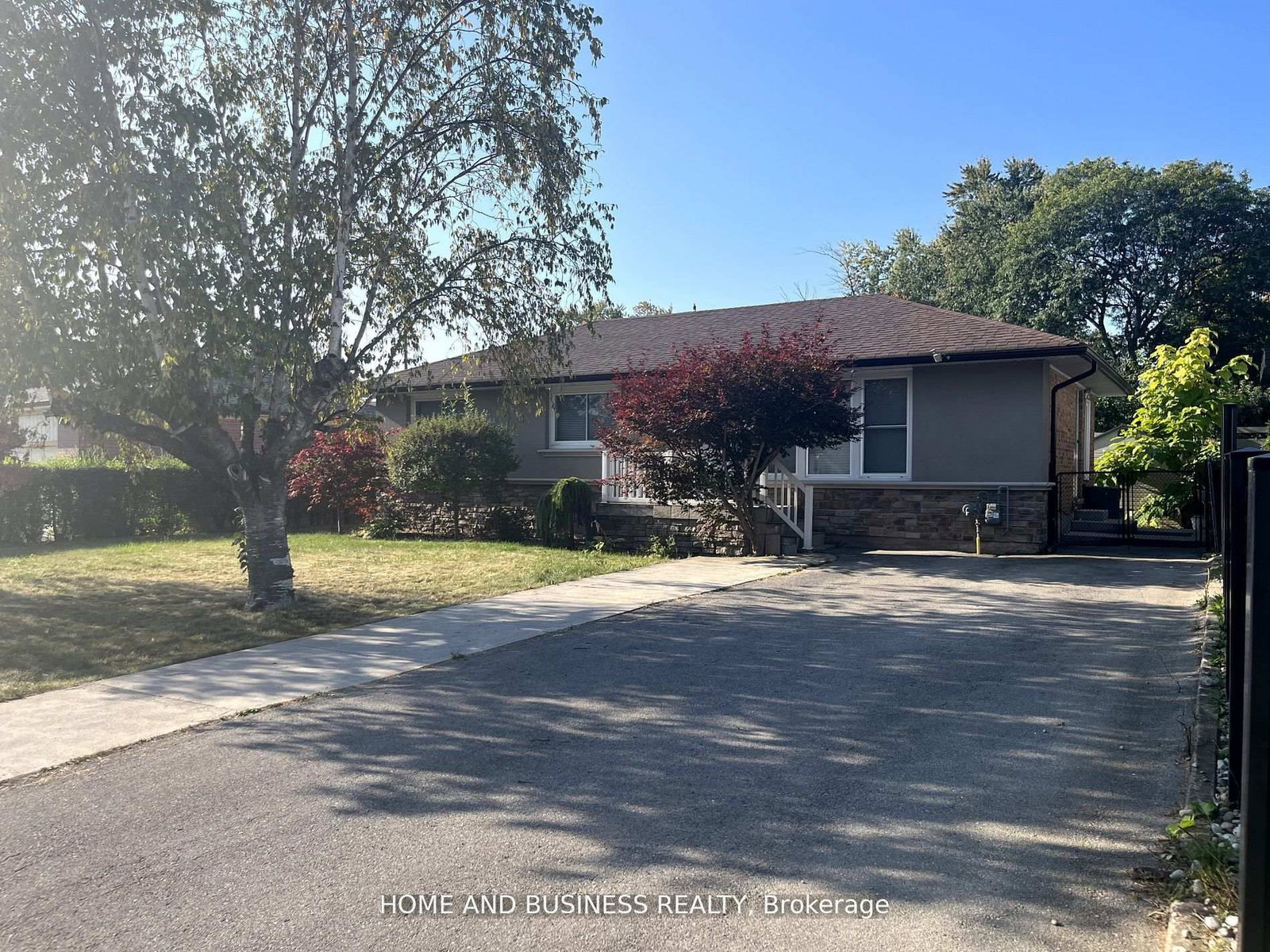 376 Ashbury Road • Oakville, ON photo 1