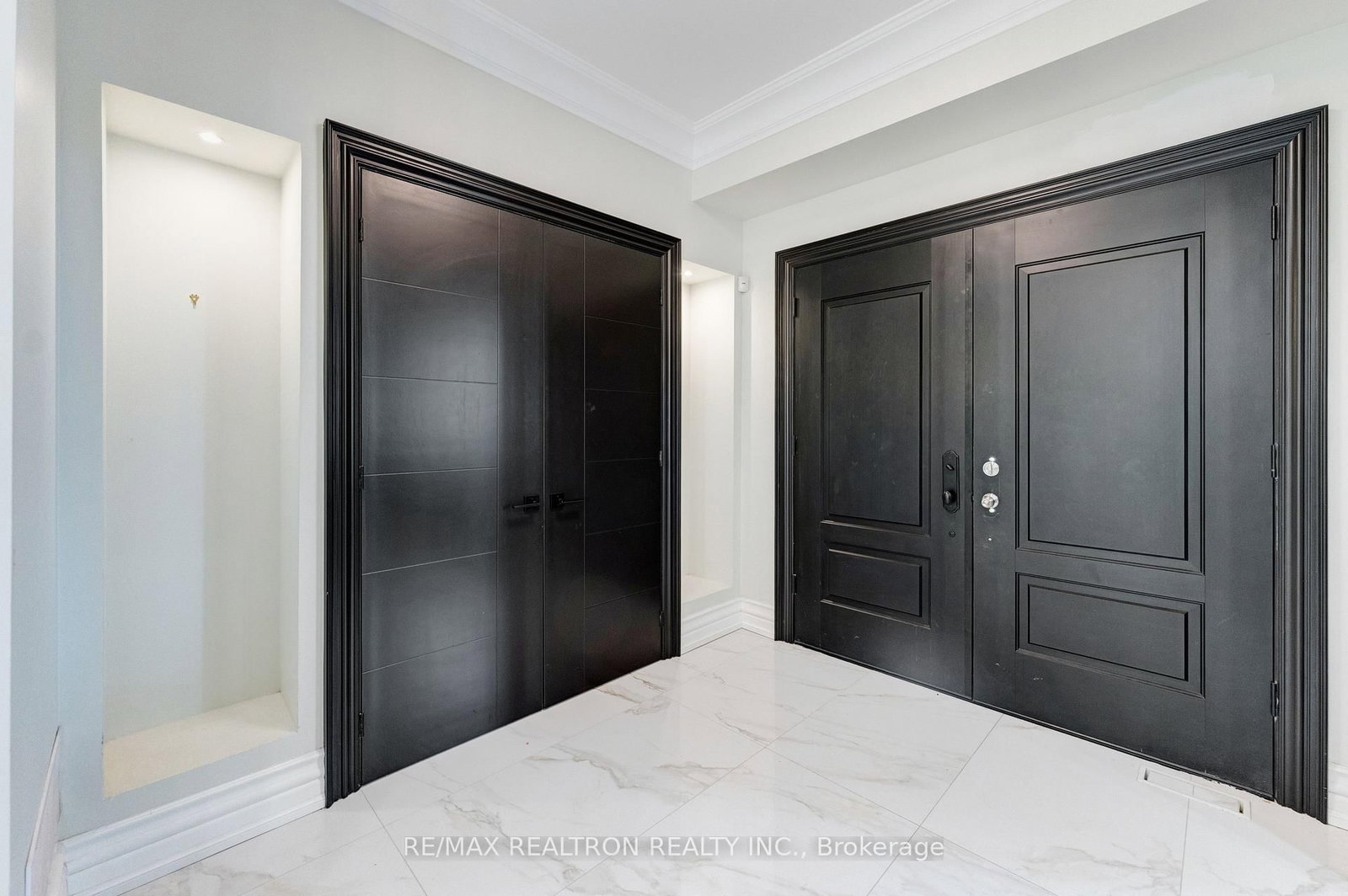 32 Bradfield Avenue W • Toronto, ON photo 13