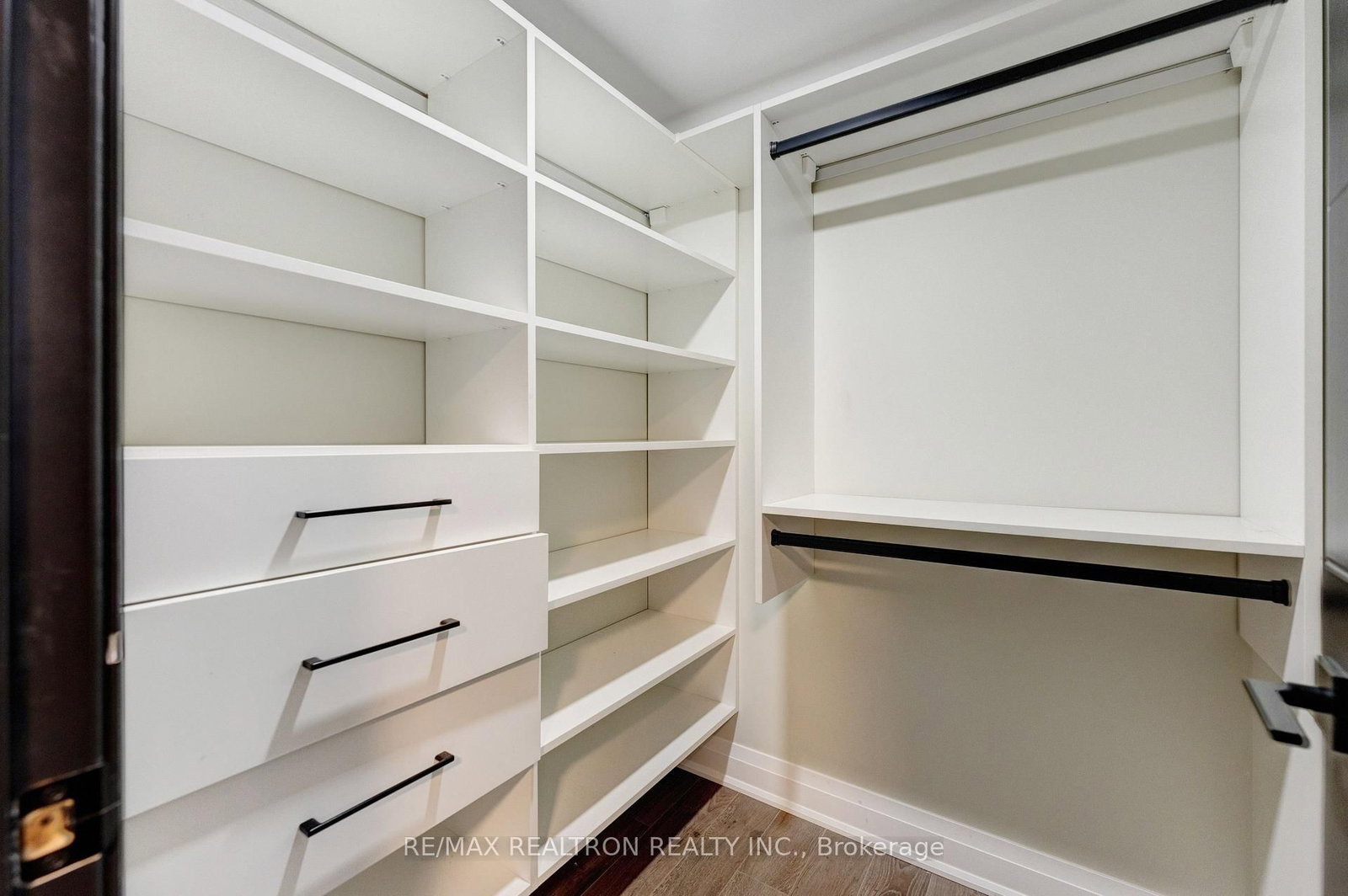 32 Bradfield Avenue W • Toronto, ON photo 17