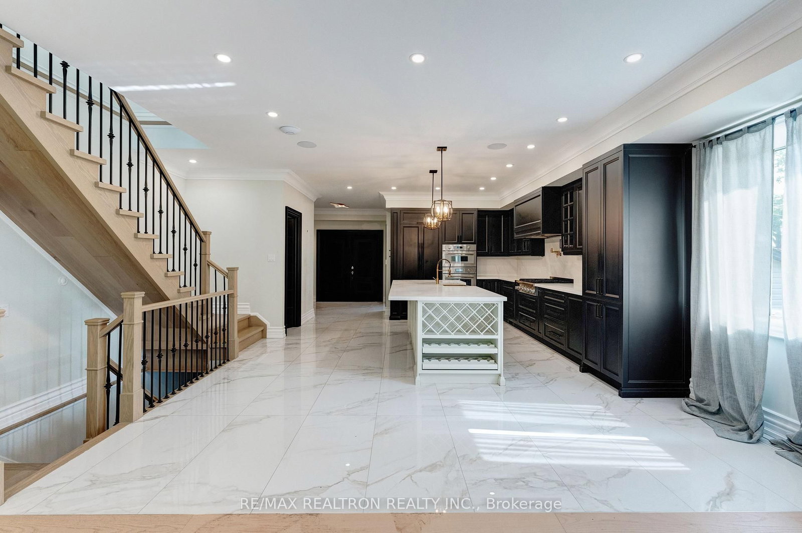 32 Bradfield Avenue W • Toronto, ON photo 19