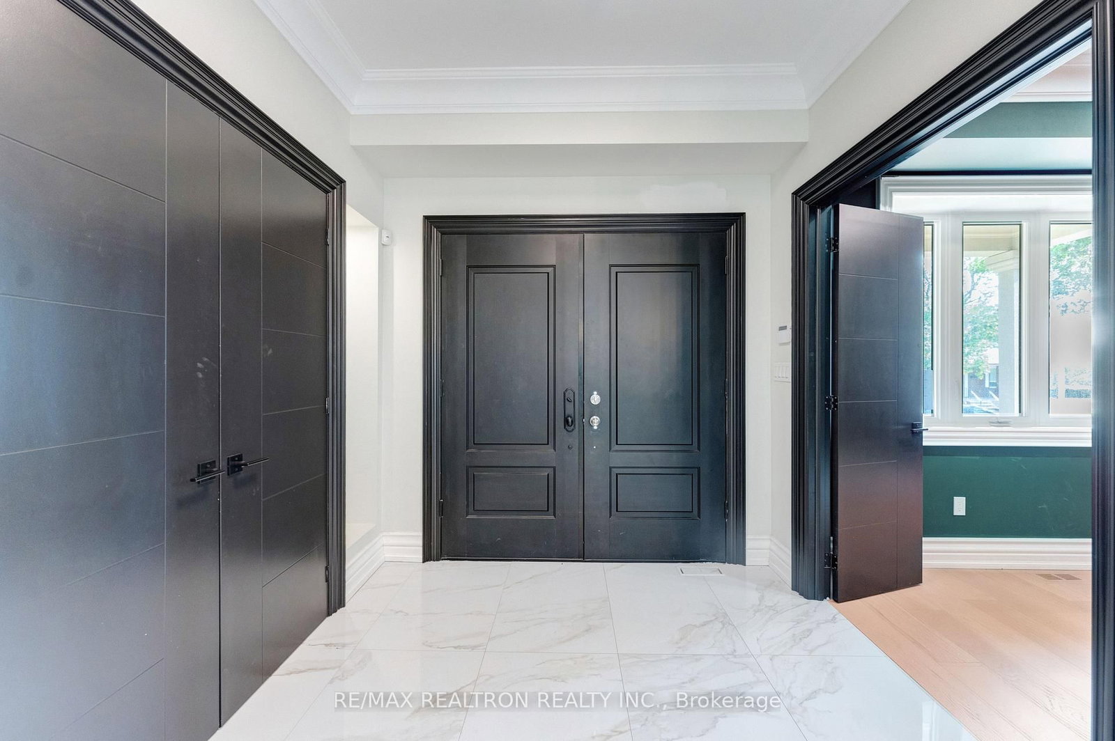 32 Bradfield Avenue W • Toronto, ON photo 4