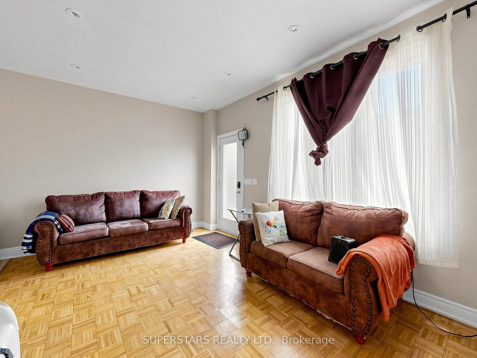 14 Bowsfield Road N • Toronto, ON photo 6
