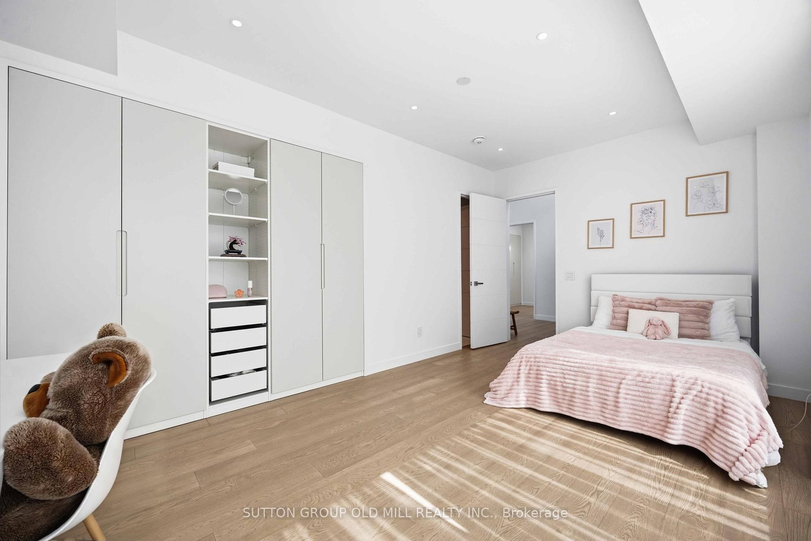 18 Herne Hill • Toronto, ON photo 32