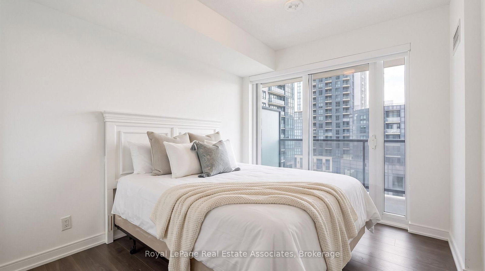 30 Samuel Wood Way • #602 • Toronto, ON photo 18