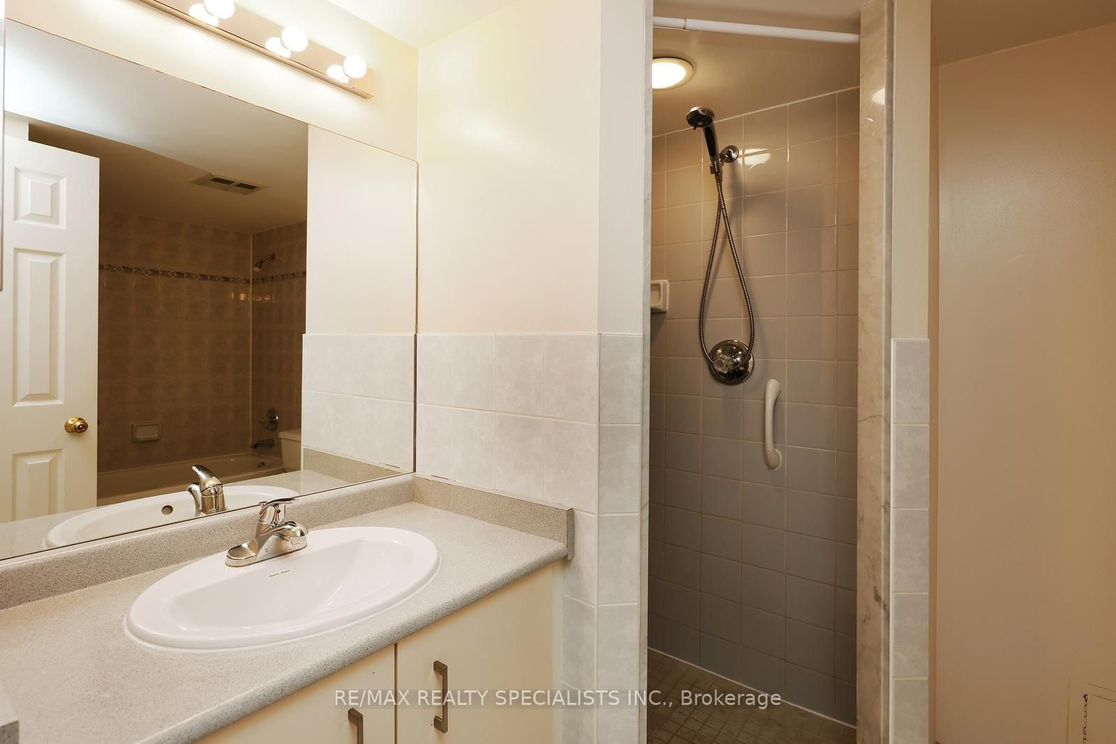 330 Rathburn Road W • #1507 • Mississauga, ON photo 18