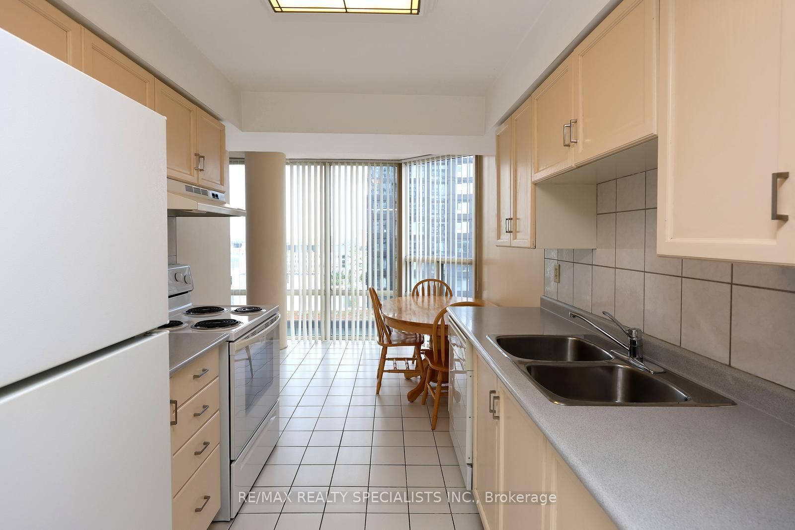 330 Rathburn Road W • #1507 • Mississauga, ON photo 5