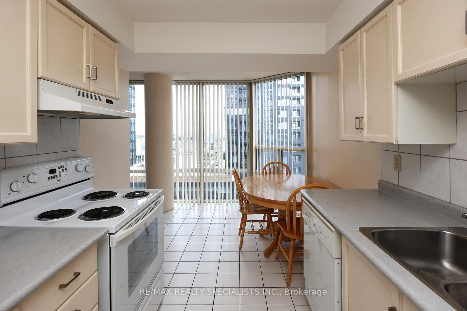 330 Rathburn Road W • #1507 • Mississauga, ON photo 6
