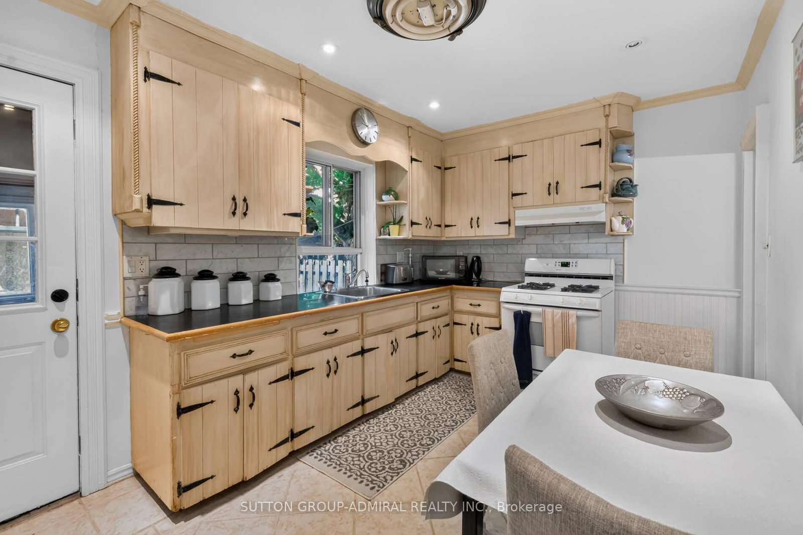 320 Weston Road • Toronto, ON photo 11