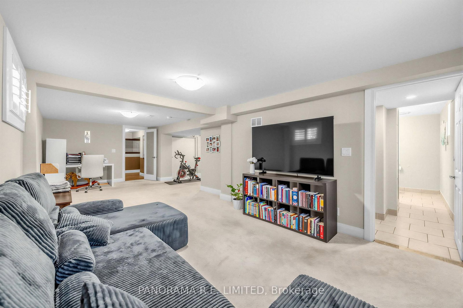 14 Agar Crescent • Toronto, ON photo 18