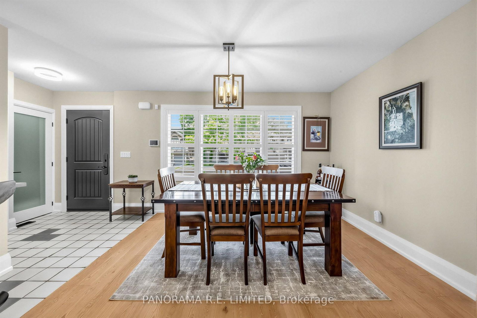 14 Agar Crescent • Toronto, ON photo 6