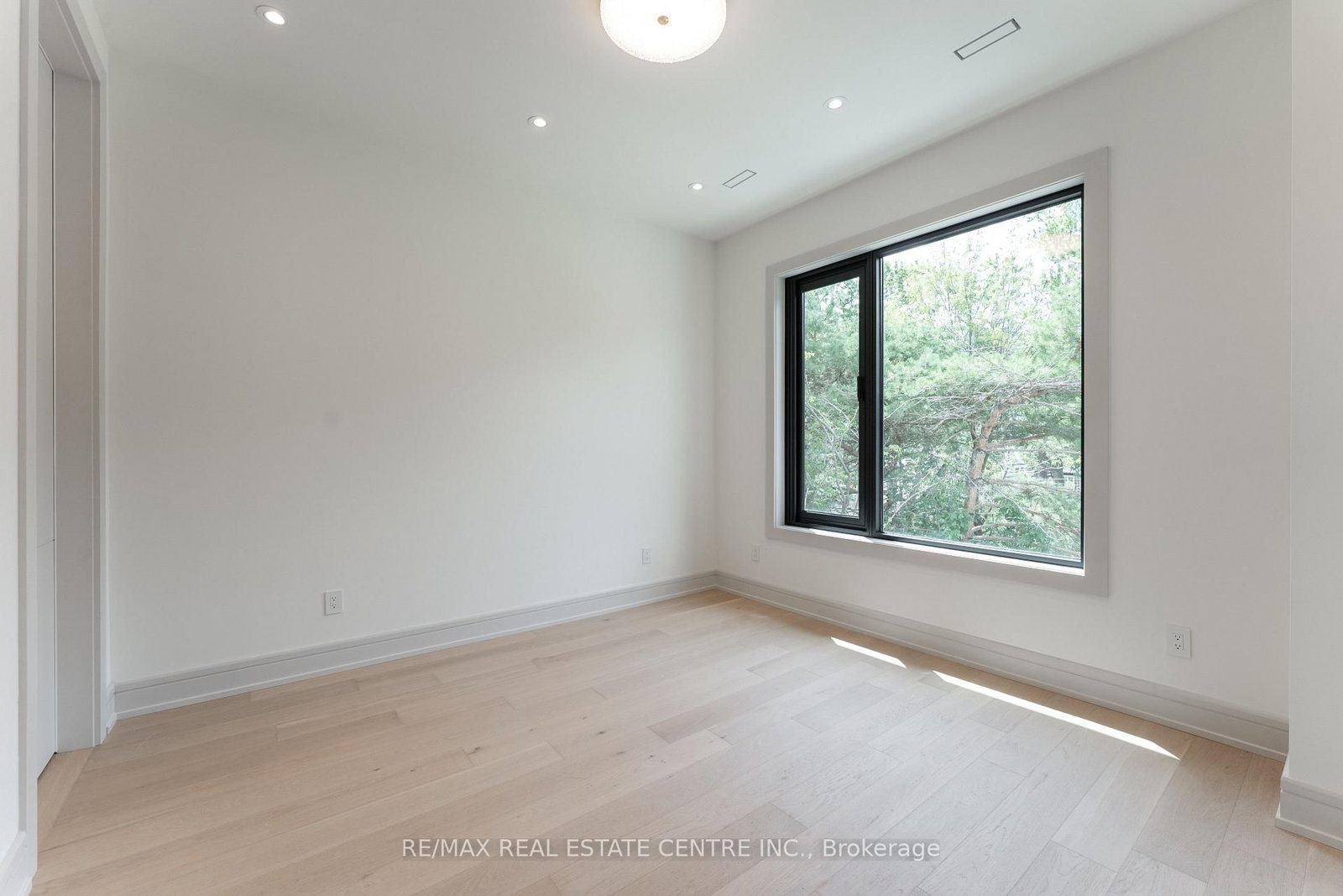 491 Fourth Line • Oakville, ON photo 27