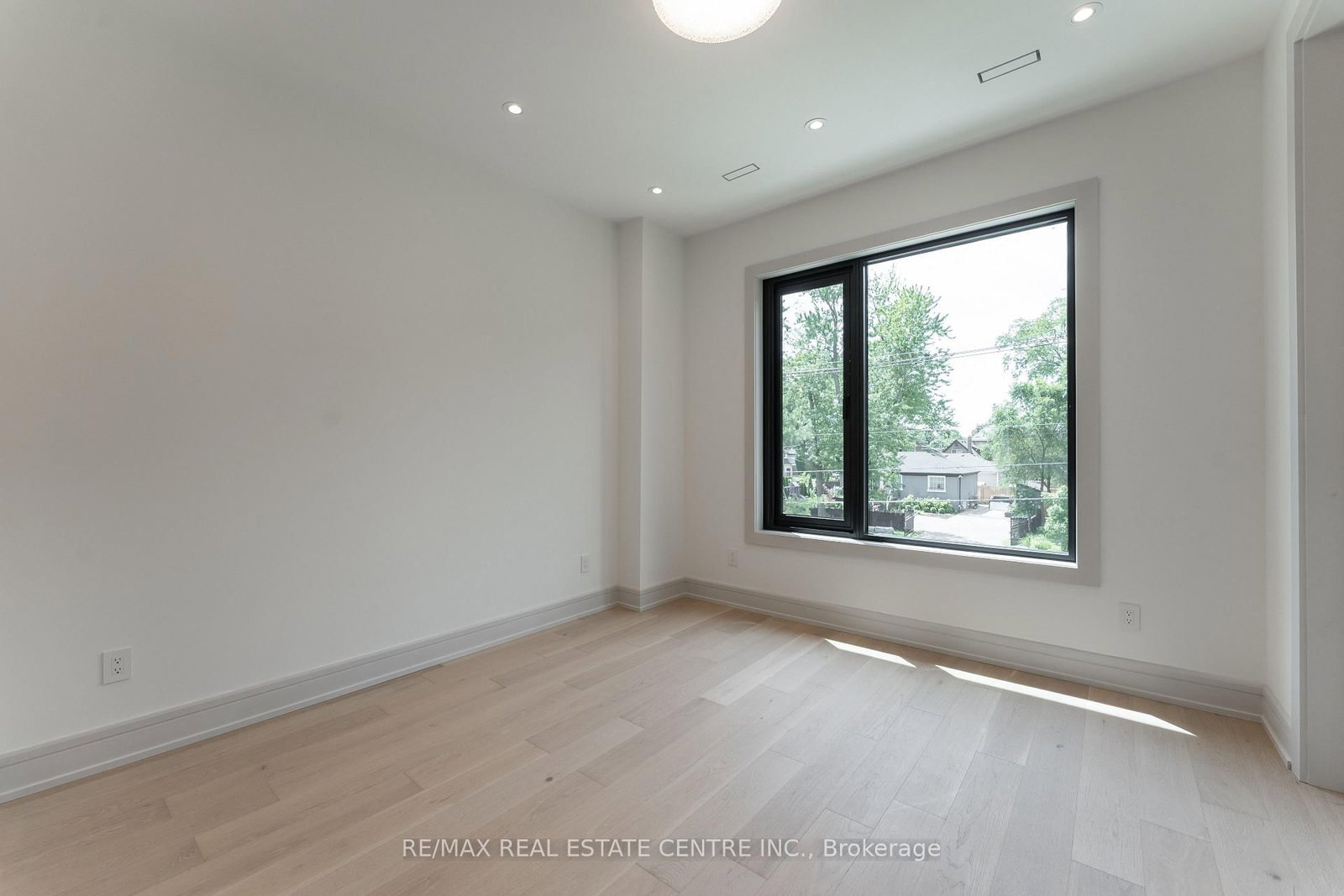 491 Fourth Line • Oakville, ON photo 30
