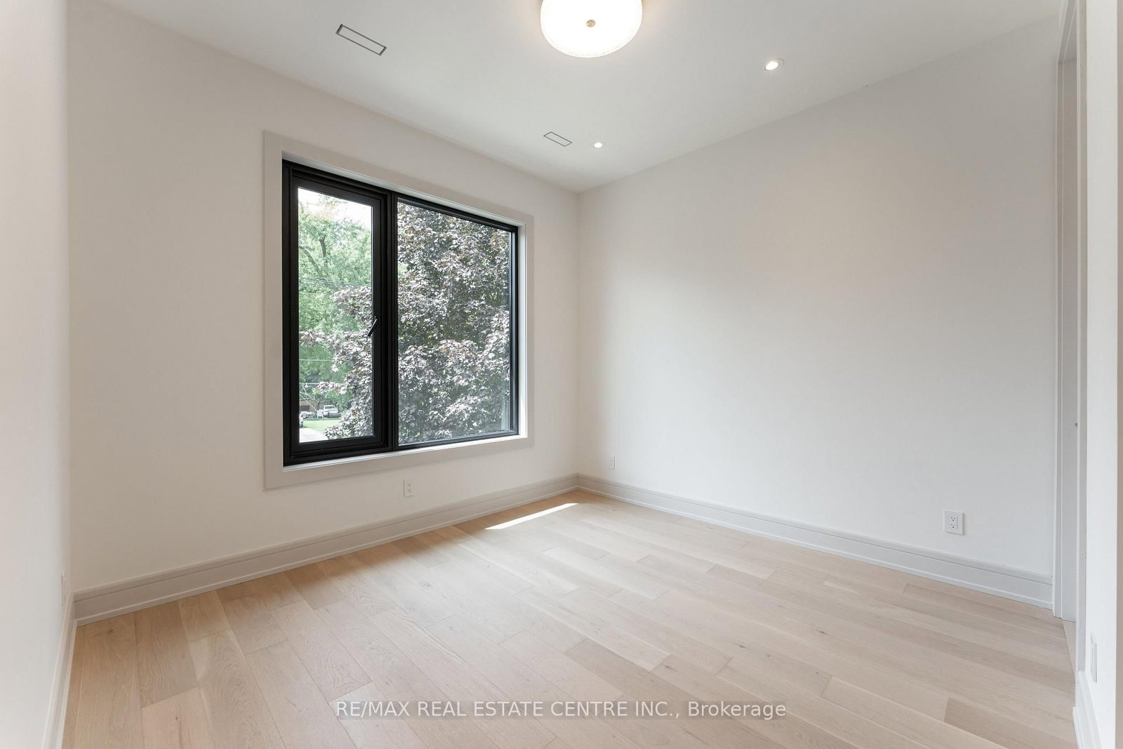 491 Fourth Line • Oakville, ON photo 33