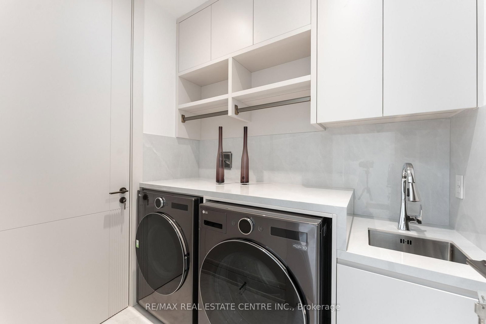491 Fourth Line • Oakville, ON photo 35