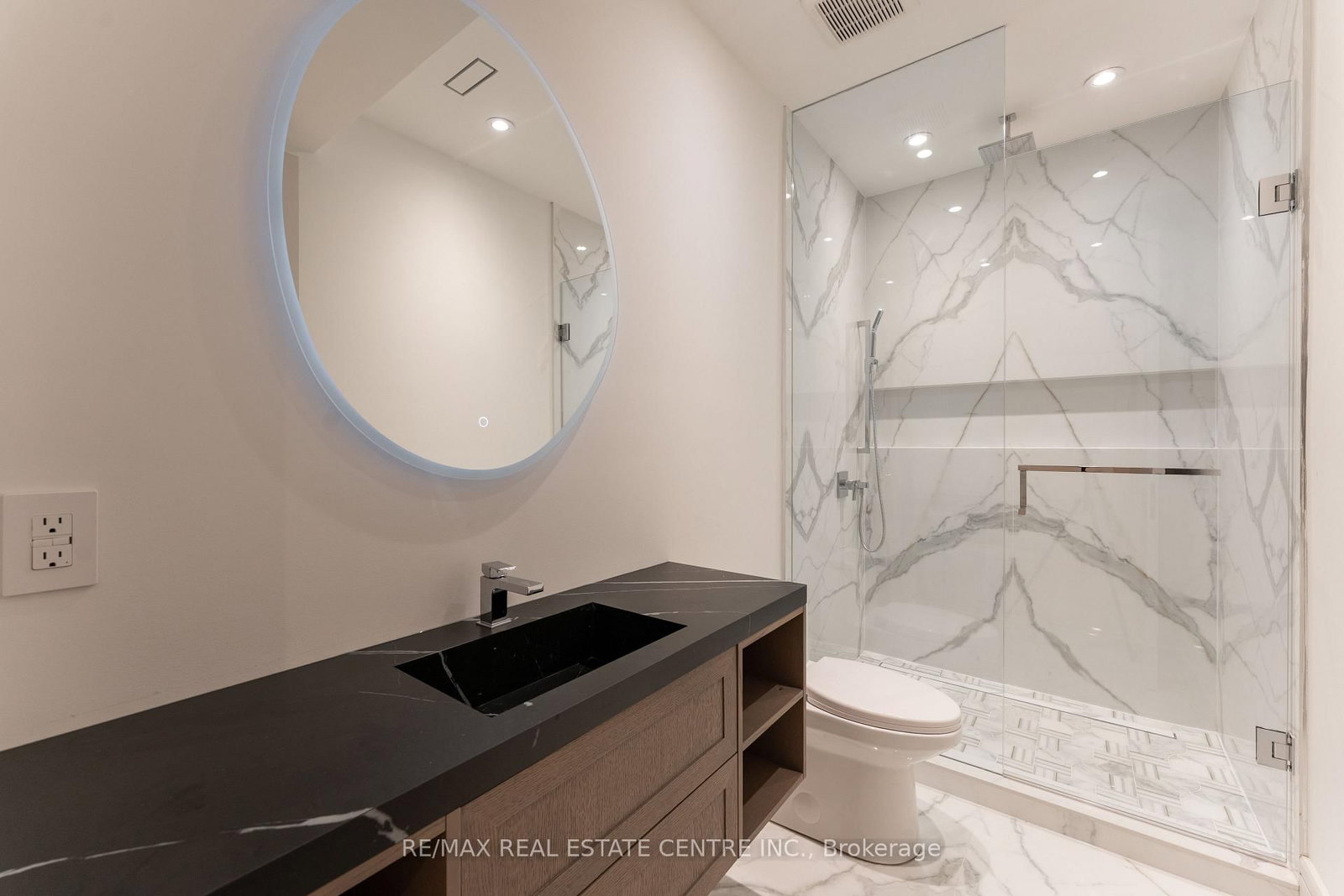 491 Fourth Line • Oakville, ON photo 47