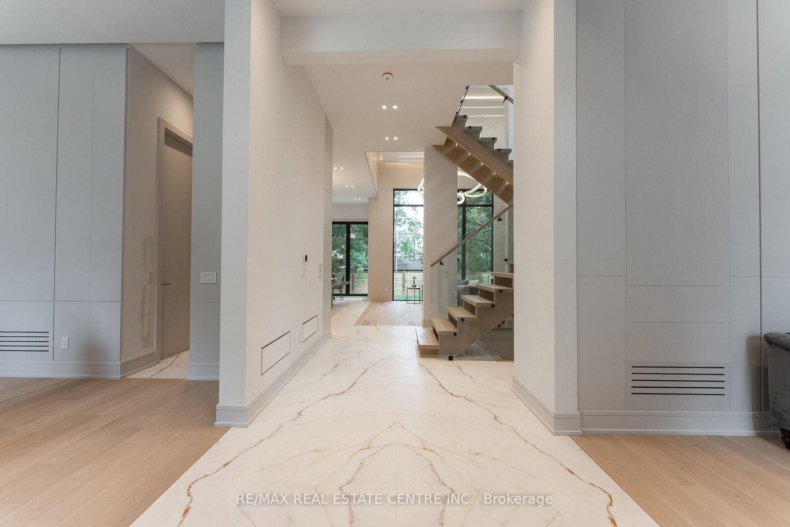491 Fourth Line • Oakville, ON photo 5