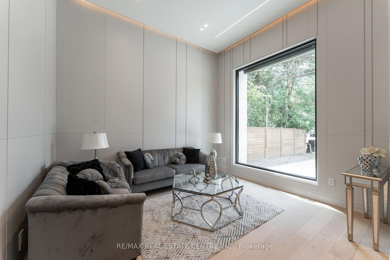 491 Fourth Line • Oakville, ON photo 6